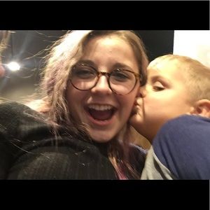 Meet your Posher, Izzy